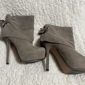 Steve Madden Fiana tan/cream Booties - size 6